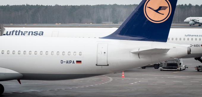 Die Papa Alpha auf dem Vorfeld in Berlin-Tegel. Bei der Auslieferung im Oktober 1989 durfte der Flieger hier noch nicht landen.