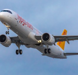 Ein Airbus A321 Neo von Pegasus: Solch ein Flieger drehte nach Barcelona um.