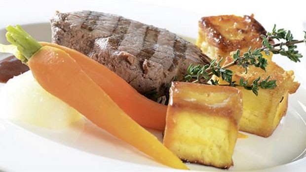 Die Schweiz mag neutral sein, das Essen an Bord der Swiss-Flieger ist es garantiert nicht. Ganz nach Passagierwünschen werden Gerichte individuell und jederzeit zubereitet.
