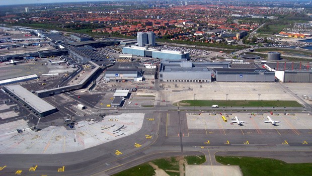 Platz 10 - Flughafen Kopenhagen: Restaurants, Bars, Hotels - sogar eine Sauna gibt es hier. Außerdem schätzen Passagiere die Nähe zum Stadtzentrum. In nur 12 Minuten ist man dort.