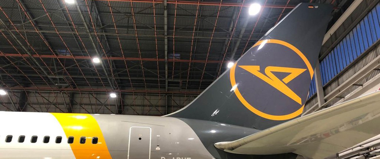 Die Boeing 767 mit dem Kennzeichen D-ABUF ist die erste Maschine, die das angepasste Kleid trägt.