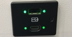 USB-Anschluss: Funktioniert nur, wenn die grünen Lämpchen leuchten. Airbus zeigt das System ...