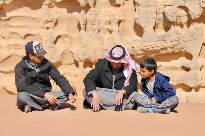 Moderne Beduinen machen Pause im Wadi Rum