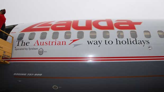 In den Neunzigerjahren folgte die große Expansion. 1997 beteiligte sich die AUA an Lauda Air. Die Airline wurde später ganz geschluckt, der Name verschwand 2013.