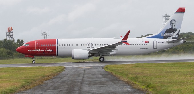 Der erste Ex-Max-Betreiber: Norwegian hat 18 Boeing 737 Max bekommen und hätte noch 92 weitere erhalten sollen. Doch die norwegische Fluggesellschaft kündigte zuerst eine Stornierung der offenen Orders an und <a href="https://www.aerotelegraph.com/norwegian-fliegt-nie-wieder-mit-boeing-737-max" target="_blank" rel="noopener">entschied dann, sich auch wieder von den bereits erhaltenen Fliegern zu trennen.</a>