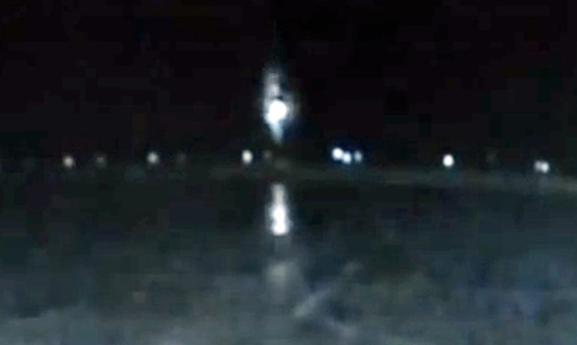 Der Moment vor dem Crash: Offenbar versuchten die Piloten die Maschine mit einem Sturzflug zu beschleunigen.