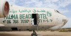 Die Ilyushin Il-76 landete vor mehr als 20 Jahren auf dem zu kleinen Flugplatz in Umm Al Quwain.