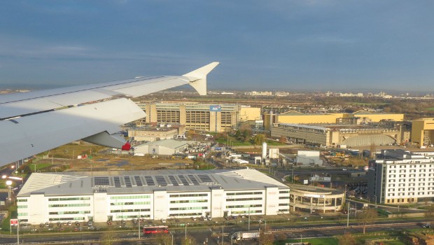 und Heathrow fertigen täglich 275 Passagiere pro Minute ab. Das Ranking facht die Debatte um den Bau eines weiteren Runways in Heathrow erneut an. Dieser konnte kaum wachsen, da er an der Kapazitätsgrenze operiert.