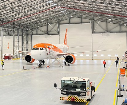 Airbus A320 Neo von Easyjet im Wartungshangar in Berlin: 100 Angestellte warten die Maschinen.