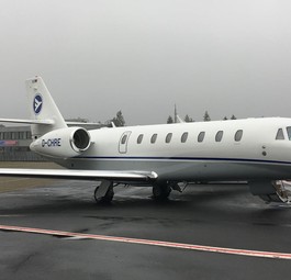 Hahn Airs Cessna C680 Sovereign mit der Kennung D-CHRE am Flughafen Düsseldorf.