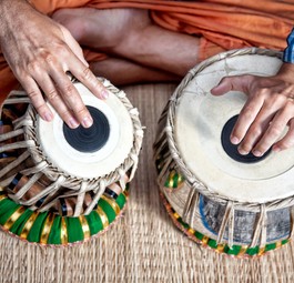 Nordindische Tabla-Trommeln: Die Regierung will mehr traditionelle indische Musik in der Luftfahrtbranche.
