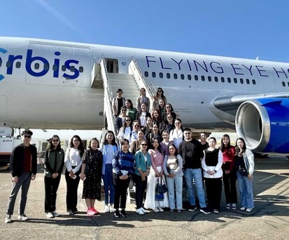 Die Orbis-DC-10-30F in der Mongolei: Einen Monat lange wurden Ärztinnen und Ärzte ausgebildet und Menschen behandelt.