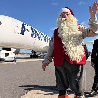 Airbus A350 von Finnair in Melbourne: Der Weihnachtsmann fliegt selbstverständlich mit der finnischen Nationalairline nach Australien.