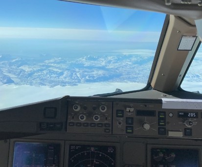 Blick aus dem Cockpit auf Grönland: Die schnellste Route.
