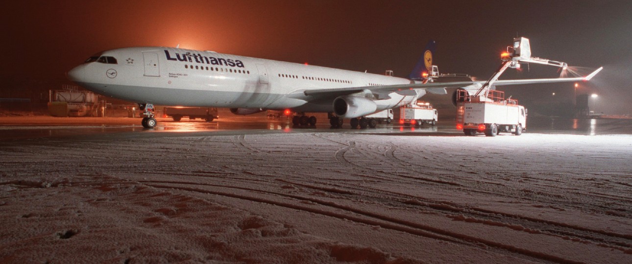 Airbus A340-300 von Lufthansa: Die Fluglinie fliegt via Bangkok nach Hongkong.