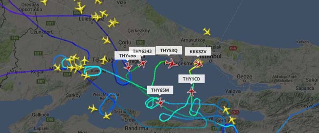 Warteschleifen über Istanbul: Nach dem Unfall ist am Himmel der Stadt viel los.