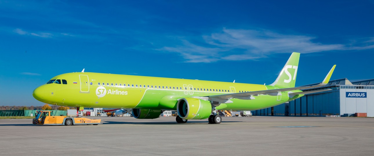 Airbus A321 Neo von S7 Airlines (hier zu sehen 2021 vor der Auslieferung): Hat Triebwerke von Pratt & Whitney.
