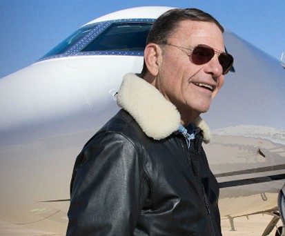 Pastor Kenneth Copeland vor seinem Flugzeug: «Wunderbares Geschenk».