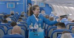 Flugbegleiterin von KLM: Neuer Bordservice.