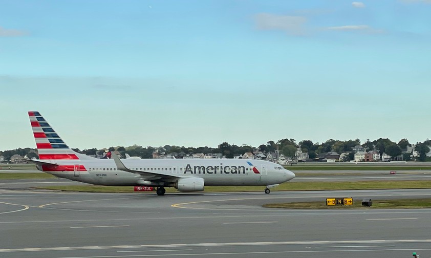 Boeing 737 von AMerican Airlines in Boston: Jetzt werden massenweise Flüge gestrichen.