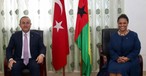 Türkischer Außenminister Çavusoglu und Amtskollegin Barbosa aus Guinea-Bissau: Das Kooperationsabkommen sieht auch Bau eines Flughafens vor.