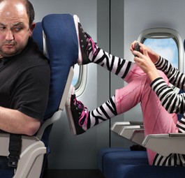 Passagiere ind er Economy: Oftmals schwieriges Zusammenleben.