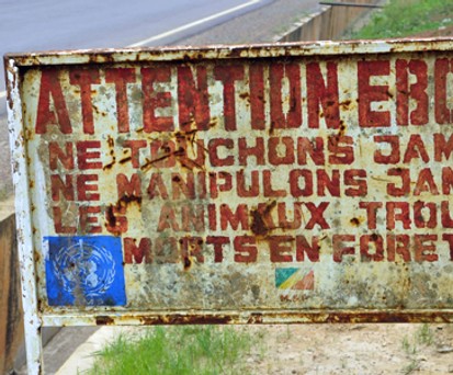Ebola-Warnschild: Crews fürchten sich vor Ansteckung.