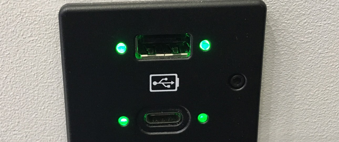 USB-Anschluss: Funktioniert nur, wenn die grünen Lämpchen leuchten. Airbus zeigt das System ...