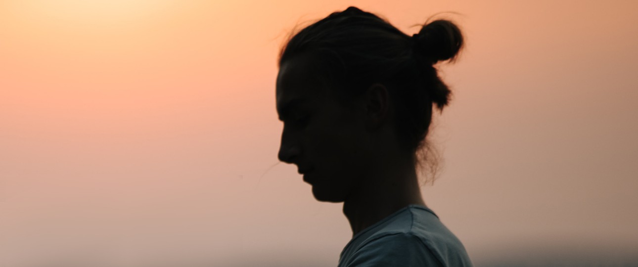 Mann mit Man Bun: Die Frisur darf bei Swiss ab sofort bei der Arbeit getragen werden.