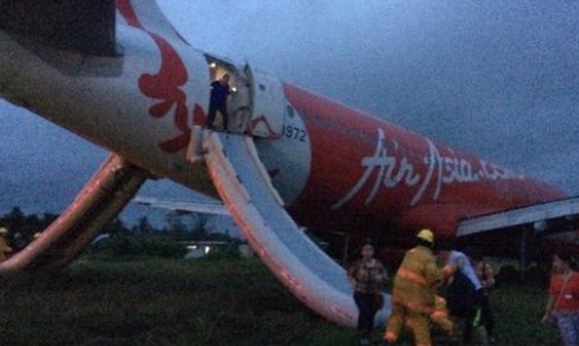 Air-Asia-Flieger: Passagiere mussten über die Notrutsche aussteigen.