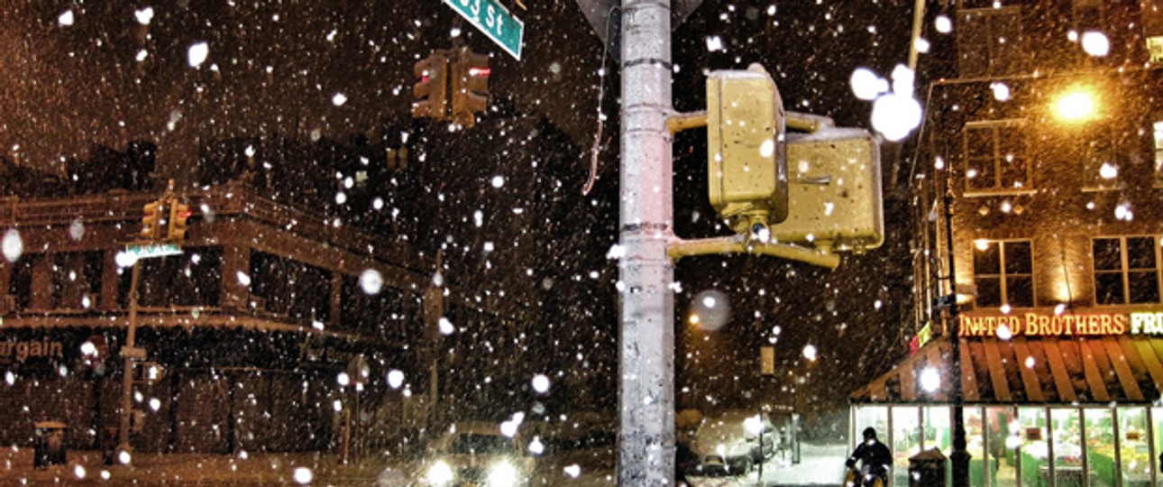 Schneefall während Nemo an der 33. Straße: New York ohne Flüge.