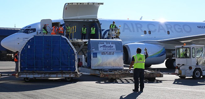 Die neuen 737-700 können mehr Fracht aufnehmen als die 737-400 Combi.