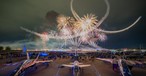 Feuerwerk über Oshkosh: Die Messe hat so viele Menschen angezogen wie noch nie.