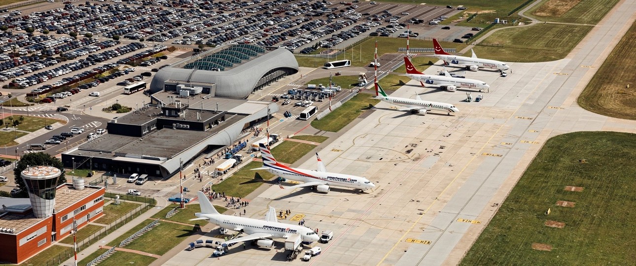 Flughafen Brünn aus der Luft: Die Region sucht eine Airline, die regelmäßig nach Frankfurt fliegt.