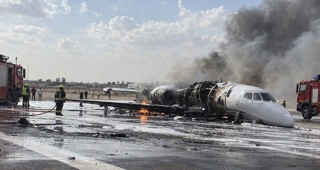 Dei völlig ausgebrannte Cessna Citation in Misrata: Betrunkene Piloten?