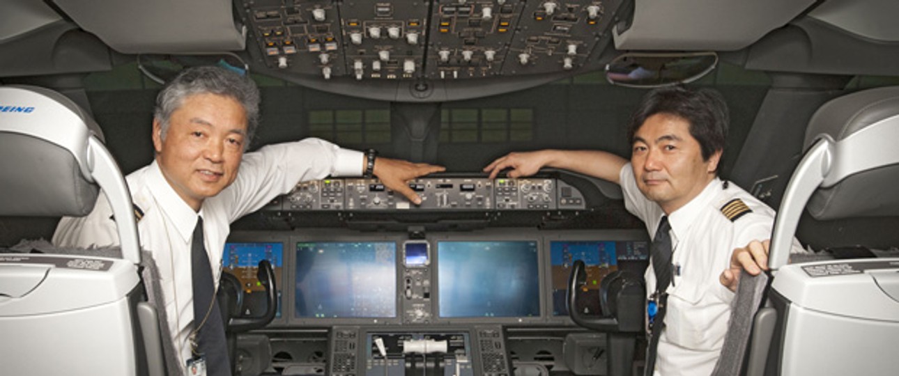 ANA-Piloten im Dreamliner-Cockpit: Das Training dauert länger als gedacht.