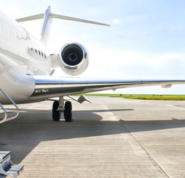 Businessjet am Flughafen: In Indien ist das enorm aufwändig.