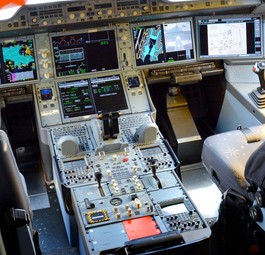 Mittelkonsole im A350-Cockpit: Kein guter Platz, um Getränke abzustellen.