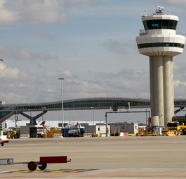 Das sind die europäischen Flughäfen mit der höchsten Prozentzahl an verspäteten Flügen in der Zeit vom 1. bis 10. Juli 2022. Platz 10: London Gatwick - 59 Prozent aller Flüge waren hier verspätet (und 1,4 Prozent fielen ganz aus).