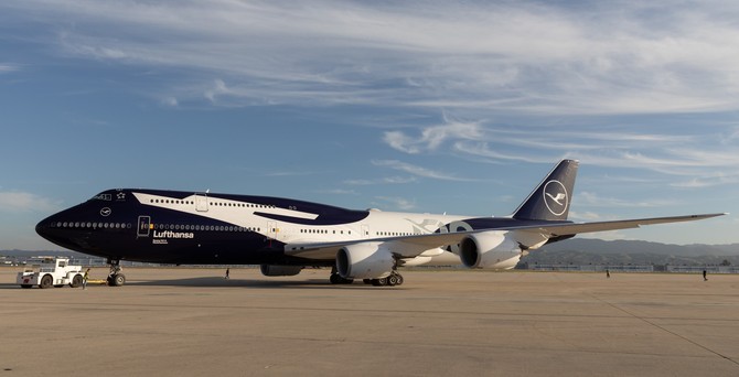 boeing 747 8 lufthansa jubilaeum 01