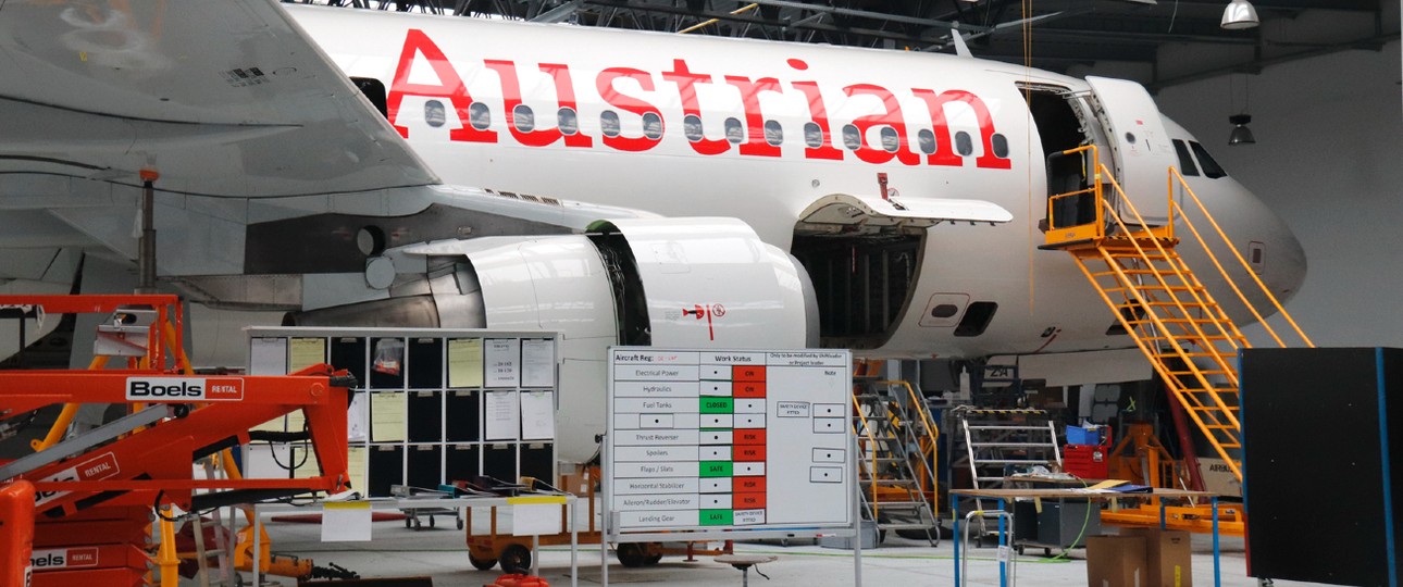 Austrian-Airlines-Jet bei der Wartung (hier in Bratislava): 13 Flieger gehen nach Prag.