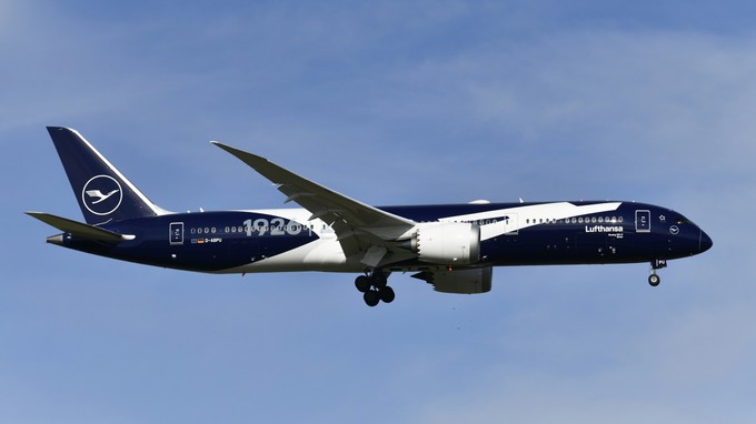 ... als Nachstellung des historischen Luft-Hansa-Erstfluges ...