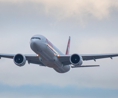 An der gesamten Flotte der Boeing 777 hat Swiss eine spezielle Folie aufgetragen, um den Luftwiderstand zu reduzieren