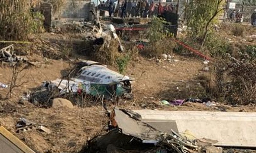 Trümmer an der Unglücksstelle: 71 Menschen verloren das Leben.