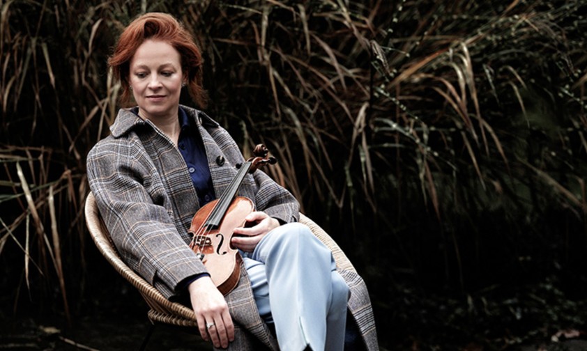 Carolin Widmann: Jetzt darf der Kasten der Geige auch mit. 