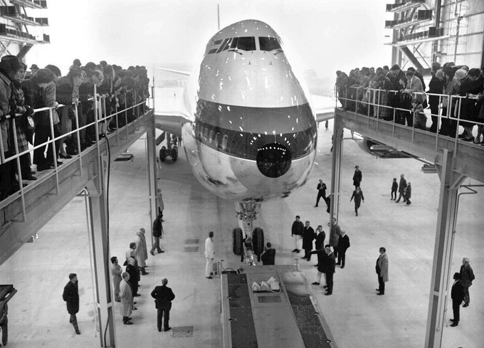 Der erste Großraumflieger stieß 1971 zur Flotte. Die Boeing 747 hatte Platz für 353 Passagiere.