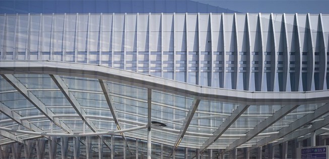 Terminal 2 und Skyplaza am Hong Kong International Airport.