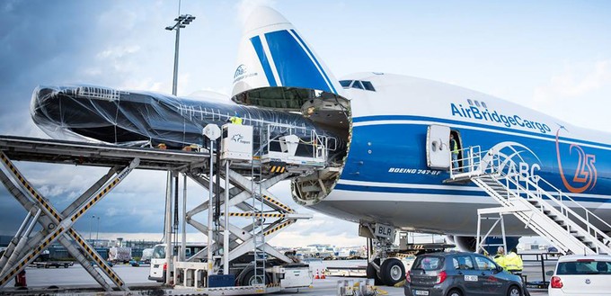 Die Volga-Dnepr-Gruppe und deren britische Tochter Cargo Logic Holding ordern bei Boeing. 29 Exemplare der 777F sind laut Absichtserklärung für die Cargo Logic Holding vorgesehen. Zudem bestätige die Gruppe die Bestellung von fünf Frachtfliegern des Typs 747-8. (17. Juli)