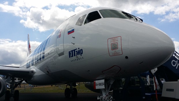 In Farnborough konnte Sukhoi bislang zwei Aufträge an Land ziehen: Die kasachische Bek Air orderte sieben Maschinen, Ilyushin Finance acht. Ob es an der neuen Marketingstrategie lag?