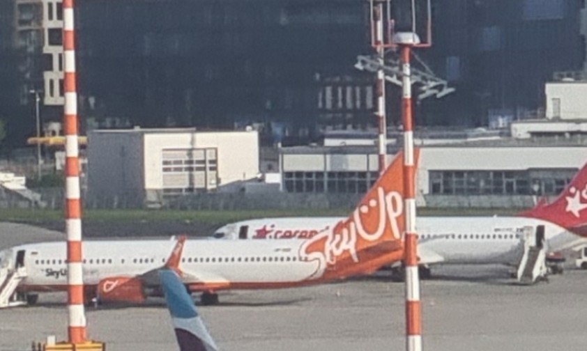 Jets von Sky Up und Corendon am Flughafen Düsseldorf: Wieder im Einsatz.